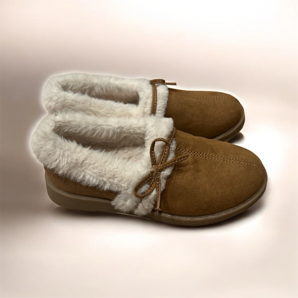 Jellypop Tan Faux Suede Fur-Lined Moccasin Slippers Girls size 11 1/2 - Picture 2 of 4